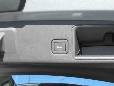 Used 2023 GMC Terrain SLT w/ LPO, Floor Liner Package image 30