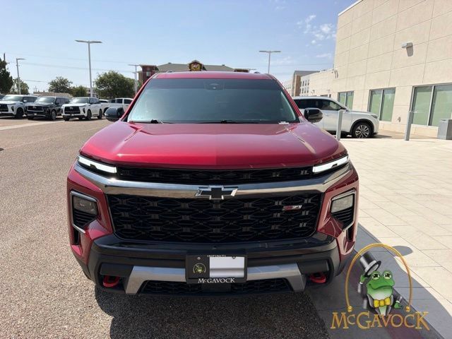 Used 2025 Chevrolet Traverse Z71 AWD/4WD image 2