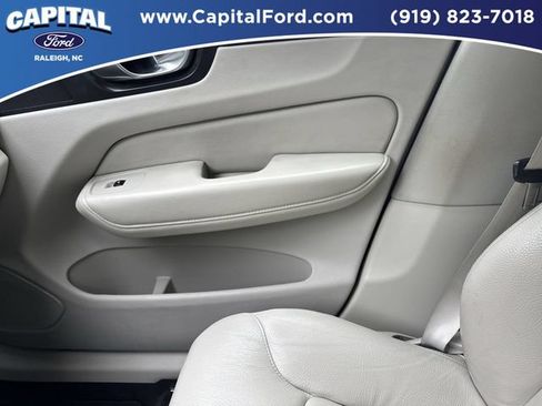 Used 2024 Volvo XC60 B5 Plus AWD/4WD image 29