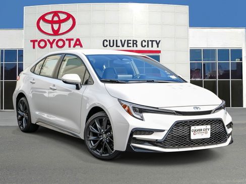 New 2026 Toyota Corolla SE image 1