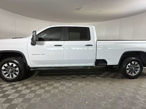 Used 2022 Chevrolet Silverado 2500 Custom w/ Snow Plow Prep/Camper Package AWD/4WD image 5
