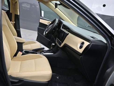 Used 2019 Toyota Corolla LE image 16