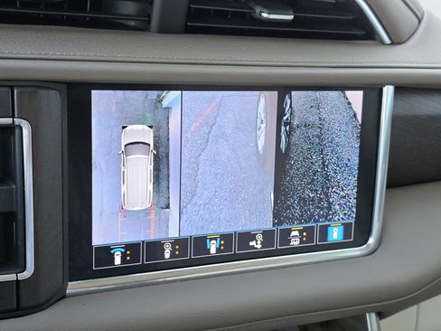 Used 2021 GMC Yukon Denali w/ Denali Premium Package image 24