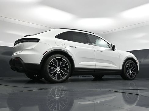 New 2026 Porsche Macan 4 Electric AWD/4WD image 26