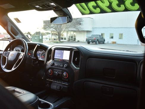 Used 2019 Chevrolet Silverado 1500 High Country w/ Trailer Camera Package image 32