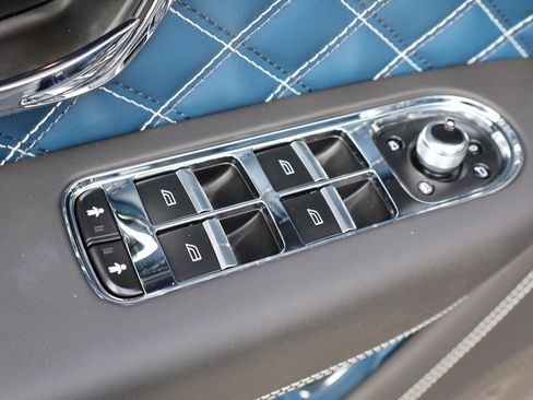 Certified 2023 Bentley Bentayga image 13