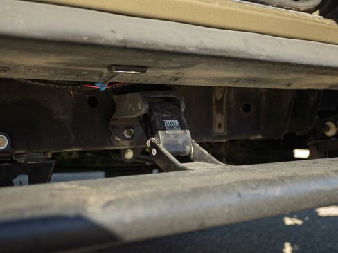 Used 2005 HUMMER H2 SUT w/ Preferred Equipment Group image 24