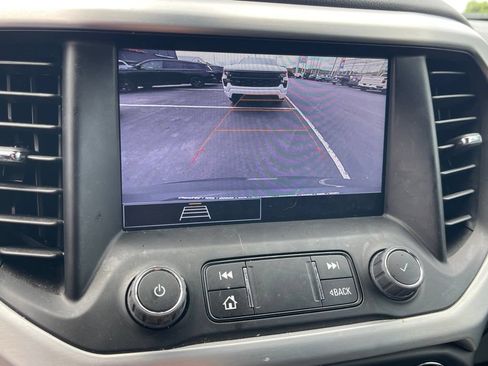 Used 2023 GMC Acadia SLE w/ Driver Convenience Package FWD image 22
