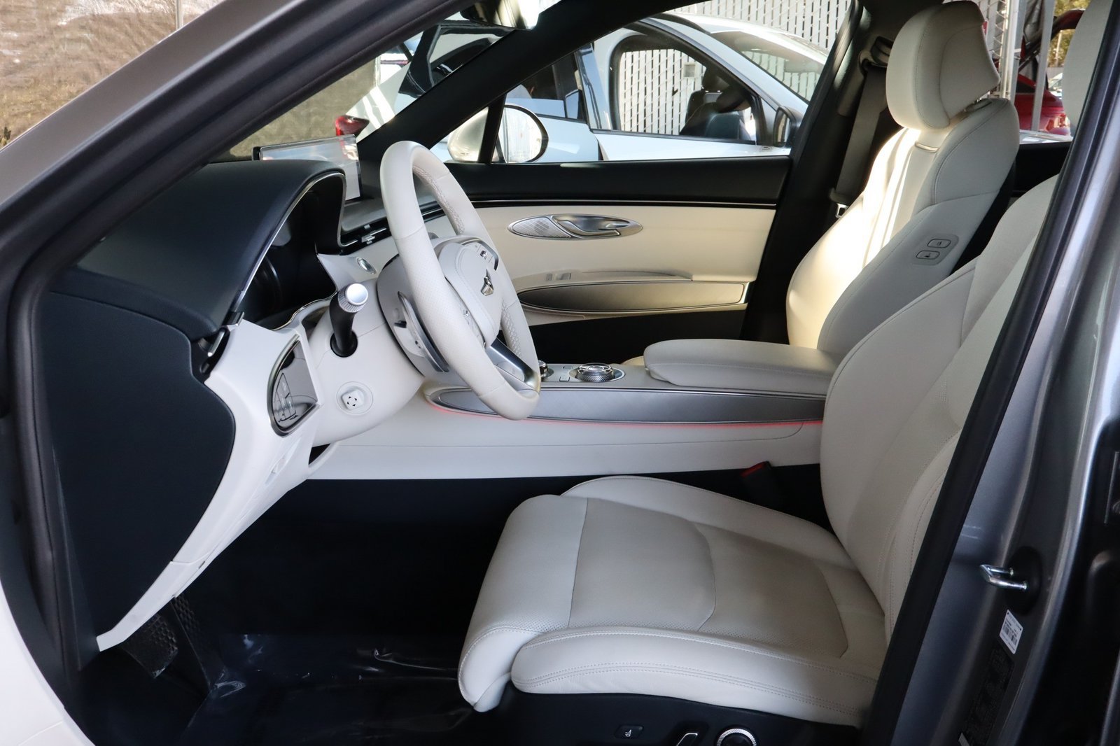 Used 2025 Genesis Electrified GV70 AWD/4WD image 20