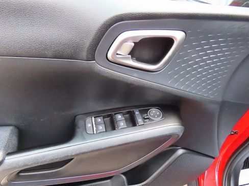 Used 2021 Kia Soul EX image 23
