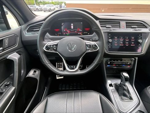 Used 2022 Volkswagen Tiguan SE R-Line FWD image 6