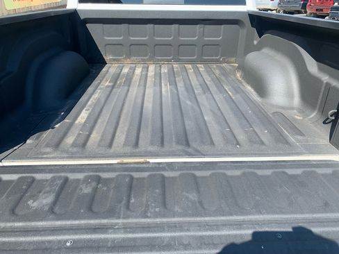 Used 2019 RAM 1500 Classic SLT w/ Luxury Group image 18