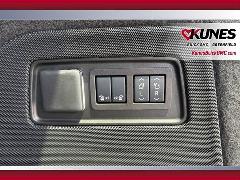 Used 2025 Cadillac Escalade Sport Platinum w/ LPO, Floor Liner Package AWD/4WD image 42