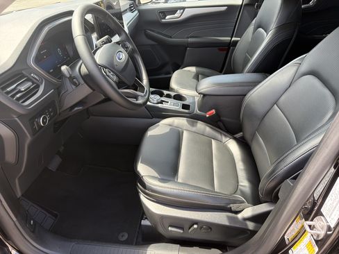 Used 2025 Ford Escape Platinum AWD/4WD image 18