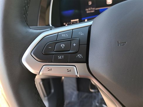 Used 2022 Volkswagen Jetta SE image 16