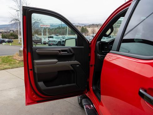 Used 2022 Chevrolet Silverado 1500 ZR2 w/ Technology Package image 17