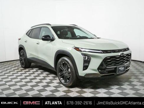 Used 2025 Chevrolet Trax ACTIV w/ Sunroof Package FWD image 1