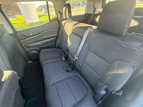 Used 2019 GMC Acadia SLE FWD image 25