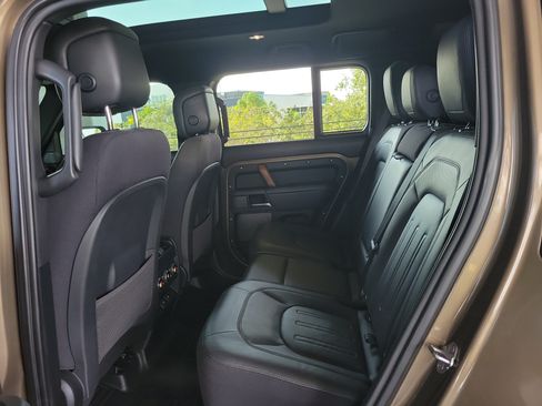 Used 2023 Land Rover Defender 110 X AWD/4WD image 10