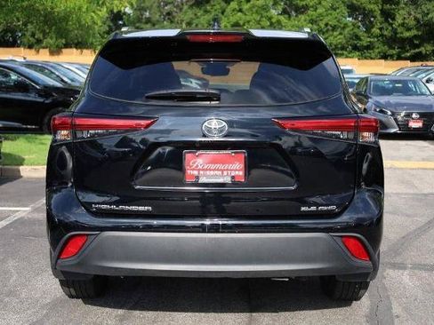 Used 2022 Toyota Highlander XLE AWD/4WD image 6