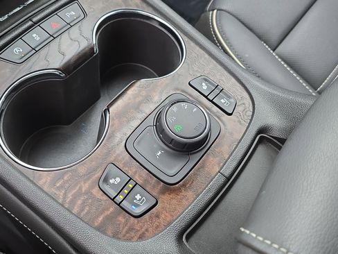 Used 2020 GMC Acadia Denali w/ Technology Package image 28