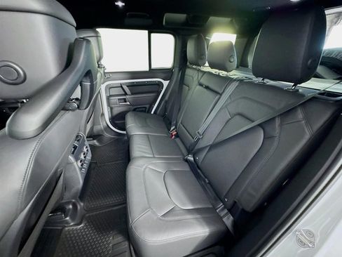 Used 2026 Land Rover Defender 110 X-Dynamic SE image 24