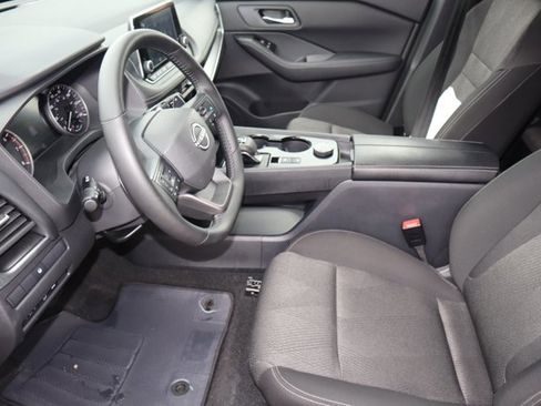 Certified 2025 Nissan Rogue SV image 15