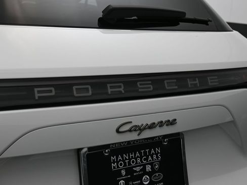 Certified 2022 Porsche Cayenne Platinum Edition AWD/4WD image 14