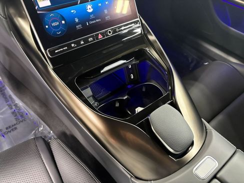 Used 2022 Mercedes-Benz SL 55 AMG 4MATIC w/ Driver Assistance Package image 17