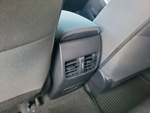 Used 2025 Toyota Corolla Cross LE w/ Moonroof Package FWD image 11