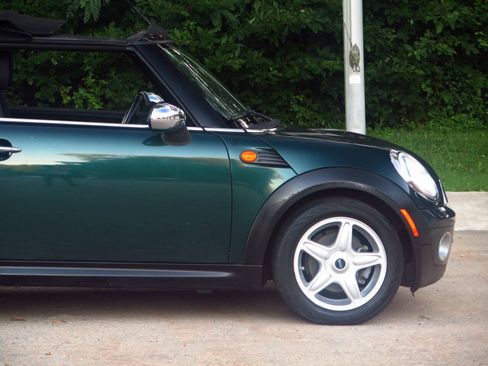 Used 2010 MINI Cooper Convertible FWD image 29