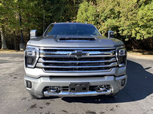 Used 2025 Chevrolet Silverado 2500 High Country w/ High Country Premium Package image 3