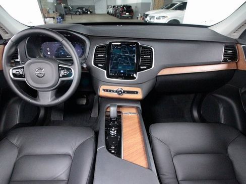 Certified 2025 Volvo XC90 B6 Plus w/ Protection Package Premier image 8