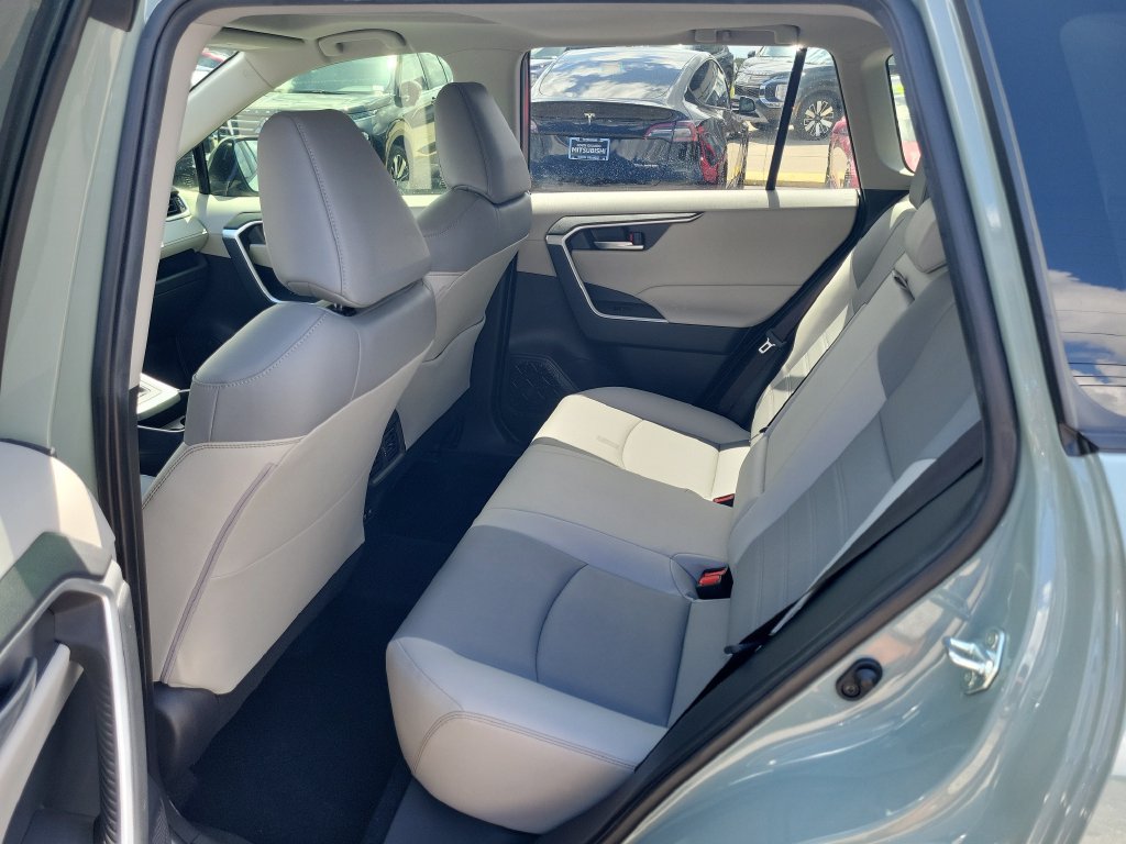 Used 2020 Toyota RAV4 XLE Premium FWD image 9