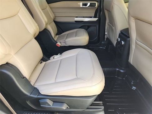Used 2021 Ford Explorer XLT w/ Equipment Group 202A image 27