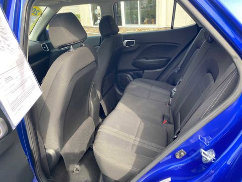Used 2023 Hyundai Venue SEL FWD image 11