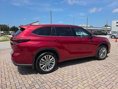 Used 2026 Toyota Highlander Platinum AWD/4WD image 11