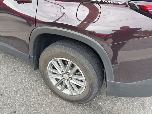 Used 2022 Chevrolet Traverse LT FWD image 6