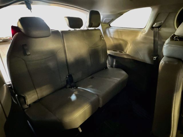 Used 2023 Toyota Sienna XLE w/ XLE Plus Package FWD image 29