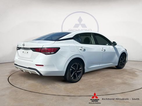 Used 2025 Nissan Sentra SV FWD image 3