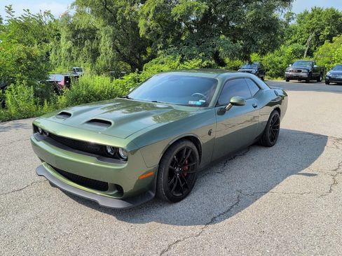 Used 2023 Dodge Challenger SRT Hellcat RWD image 3