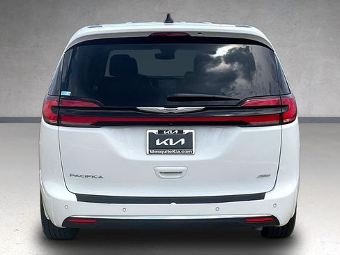 Used 2023 Chrysler Pacifica Touring-L AWD/4WD image 5