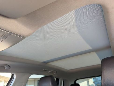 Used 2016 Volkswagen Tiguan SE image 30