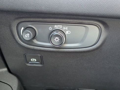 Used 2024 GMC Terrain SLE image 26