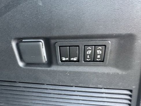 Used 2022 GMC Yukon XL Denali image 5