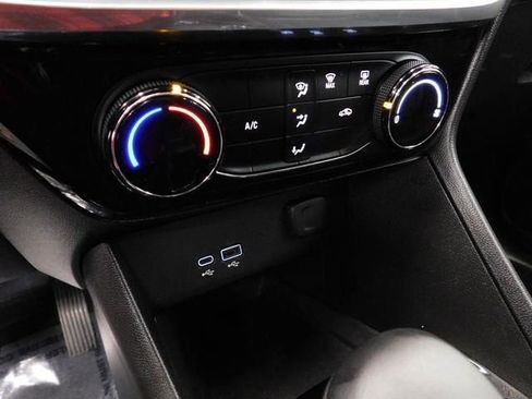 Used 2024 Buick Encore GX Sport Touring image 31