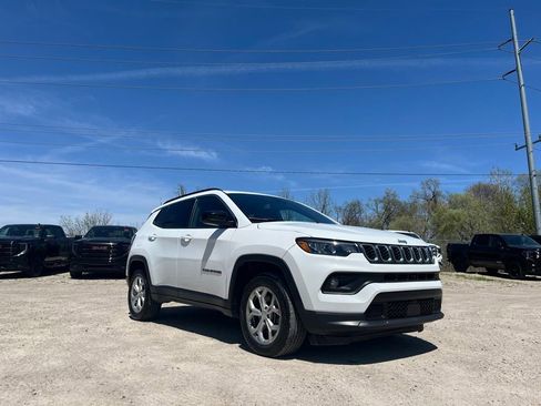 Used 2024 Jeep Compass Latitude AWD/4WD image 5