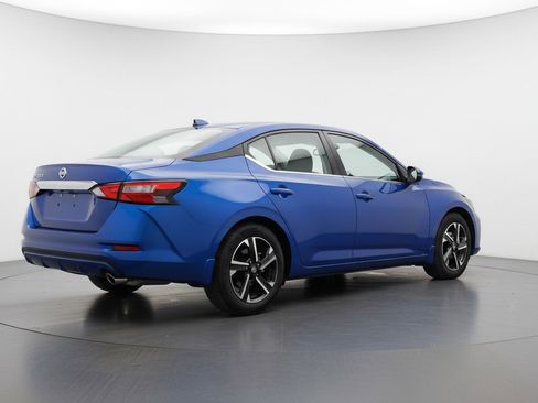 Used 2025 Nissan Sentra SV FWD image 9