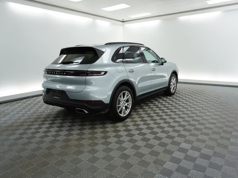 Certified 2026 Porsche Cayenne AWD/4WD image 9