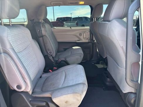 Used 2023 Toyota Sienna LE FWD image 11